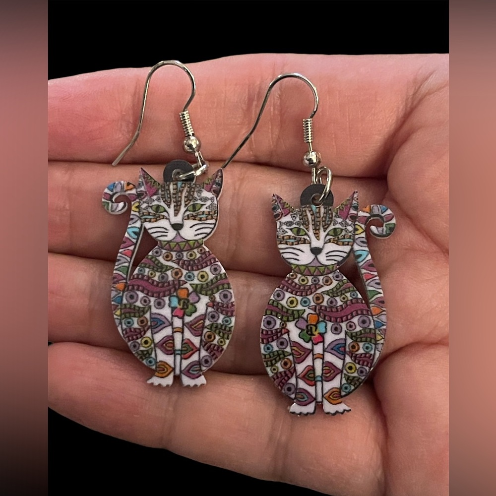 Floral cat silver tone metal hoop earrings - Picture 3 of 3